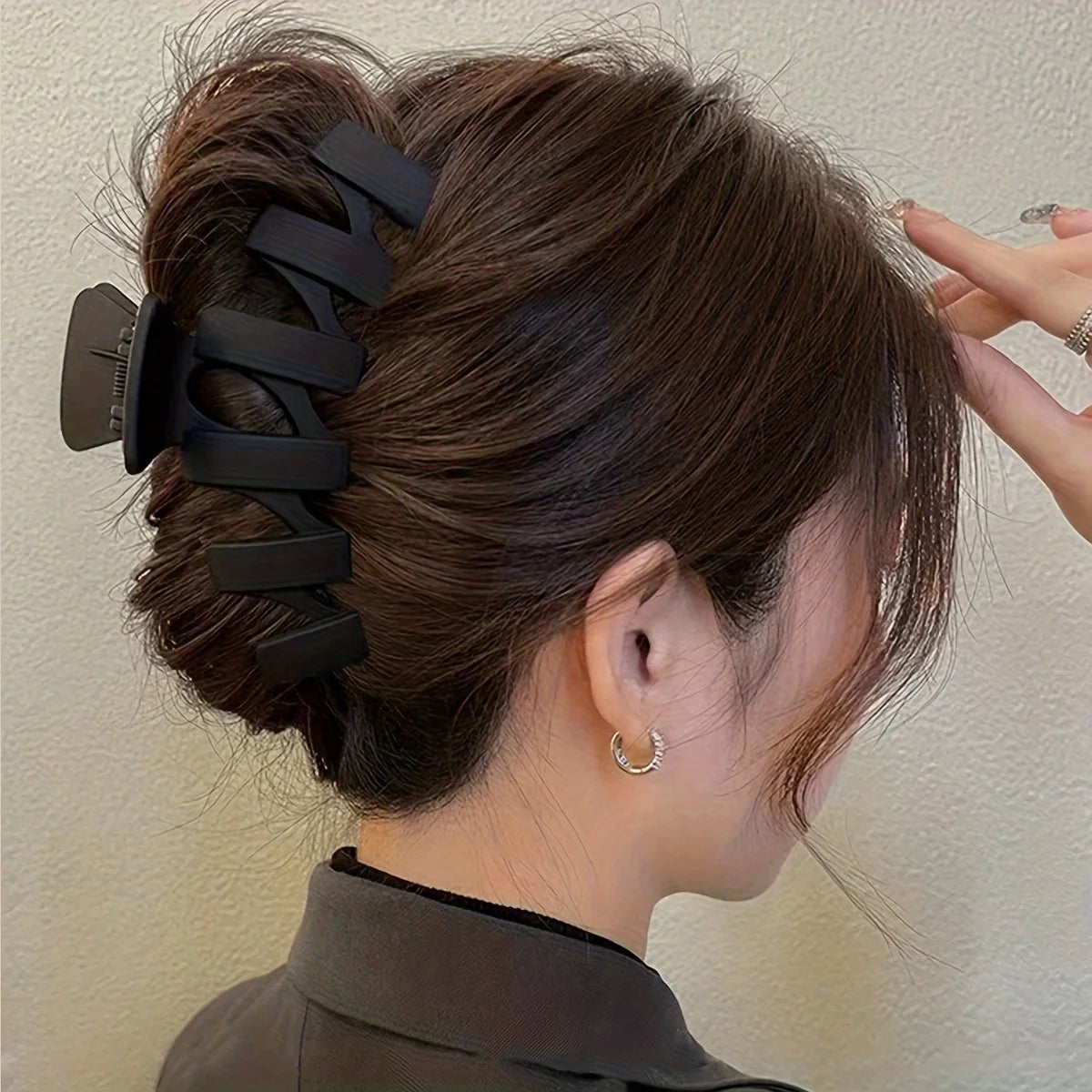 Women’s Frosted Hair Clip Set – High-End Shark Clips for Back Head Styling