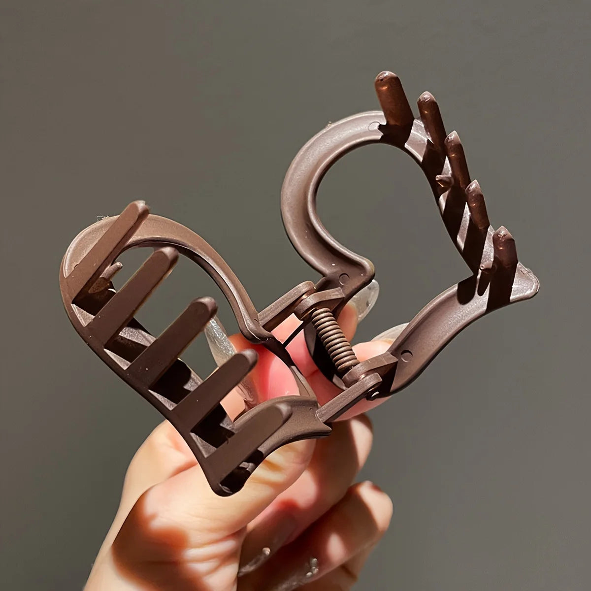 Women’s Frosted Hair Clip Set – High-End Shark Clips for Back Head Styling